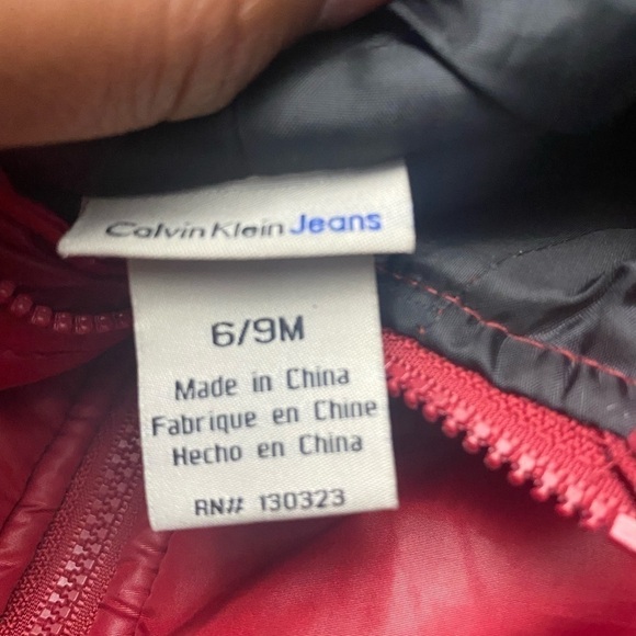 Calvin Klein “CK” jeans red puffer baby 6/9M vest - Picture 3 of 4